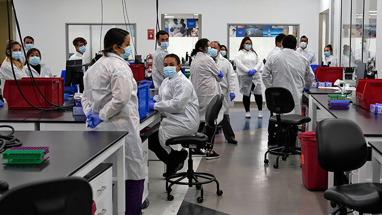 Ξεπέρασαν τις 18.000 τα νέα ημερήσια κρούσματα κορωνοϊού στη Ρωσία