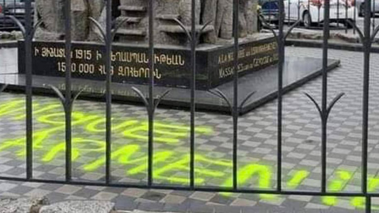 Γαλλία: Άγνωστοι έγραψαν φιλοτουρκικά συνθήματα στο μνημείο της γενοκτονίας των Αρμενίων