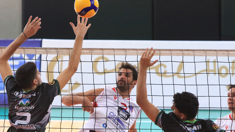 Βόλεϊ: Συνεχίζει αήττητος ο Φοίνικας, 3-0 σετ τον Μίλωνα