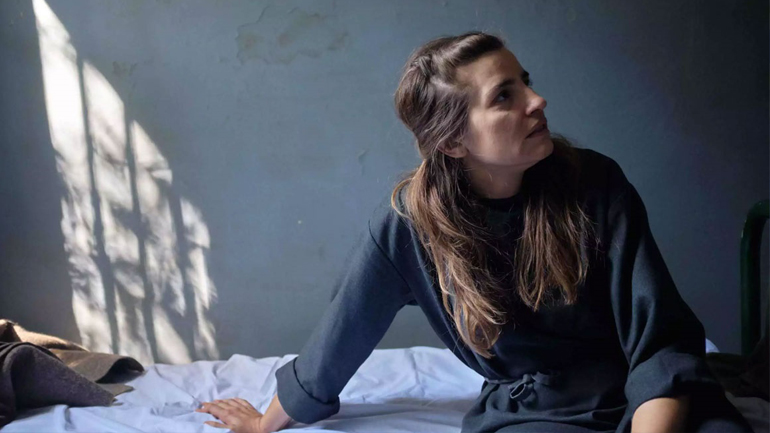 Άγριες Μέλισσες: Ο Λάμπρος δέχεται ένα μυστηριώδες τηλεφώνημα που θα τον αναστατώσει Άγριες Μέλισσες: Ο Λάμπρος δέχεται ένα μυστηριώδες τηλεφώνημα που θα τον αναστατώσει