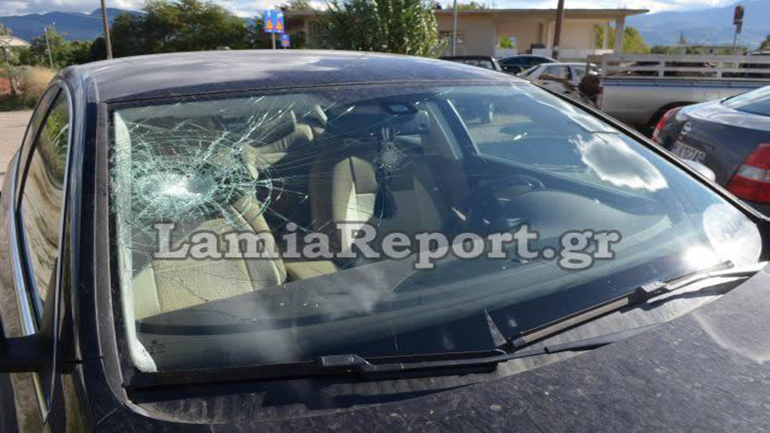 Λαμία: Πετούν πέτρες σε διερχόμενα αυτοκίνητα – Οδηγοί προσοχή!