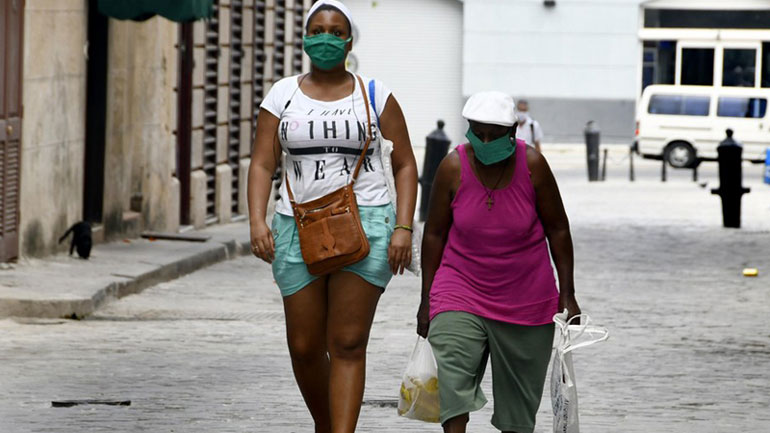 Αναπροσαρμόζει η Κούβα τη μάχη της με τον Covid-19