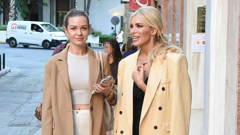 Κατερίνα Καινούργιου: Με casual look στο κέντρο της Αθήνας