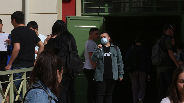 Τα μέτρα σε Θεσσαλονίκη και Σέρρες: Τηλεκπαίδευση σε Λύκεια και ΑΕΙ – Επανέρχονται τα SMS