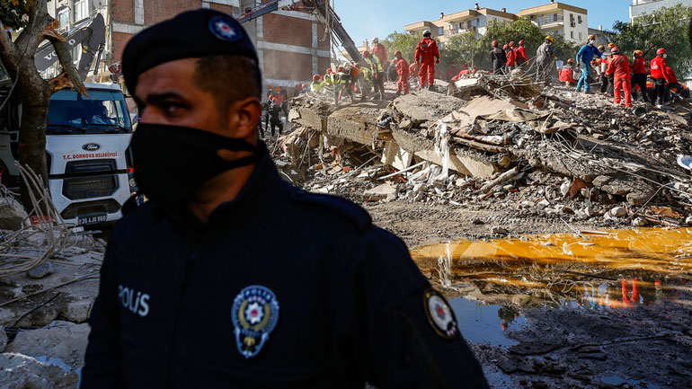 Tουρκία: Δύο παιδιά ανασύρθηκαν ζωντανά τρεις ημέρες μετά τον σεισμό της Παρασκευής, ενώ οι νεκροί έφτασαν τους 83