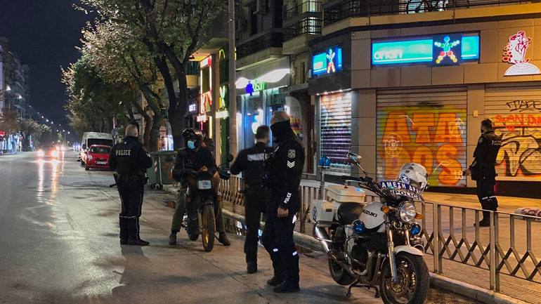 Σαρωτικοί έλεγχοι της ΕΛ.ΑΣ. στο κέντρο της Θεσσαλονίκης για το lockdown