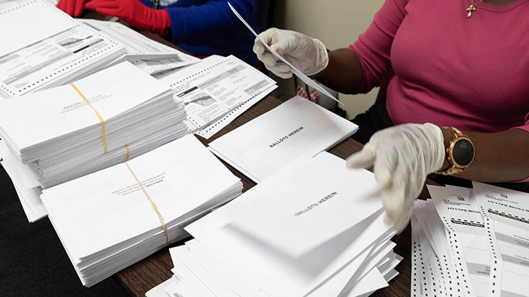 Πάνω από 100 εκατομμύρια Αμερικανοί ψήφισαν εκ των προτέρων στις εκλογές