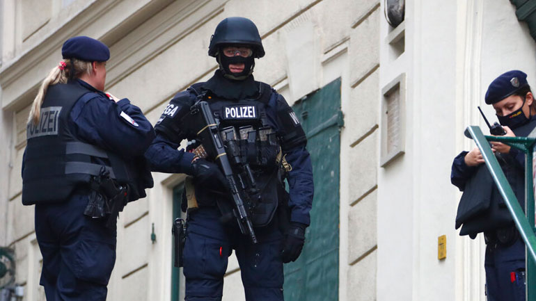 Eπίθεση στη Βιέννη: 14 συλλήψεις υπόπτων – Δεν προκύπτει η ύπαρξη κι άλλου δράστη