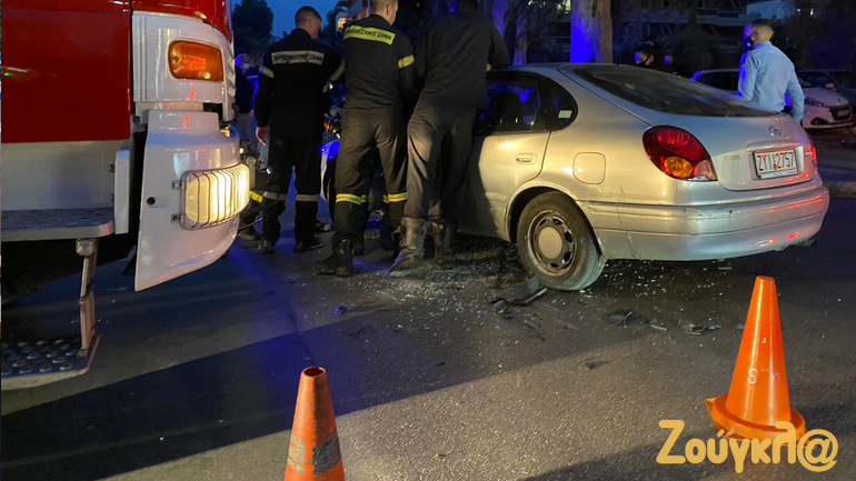 Τροχαίο στη Γλυφάδα με απεγκλωβισμό ατόμου