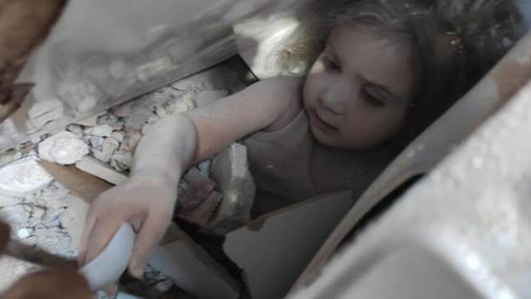 Σμύρνη: Κοριτσάκι σώθηκε έπειτα από 91 ώρες στα συντρίμμια