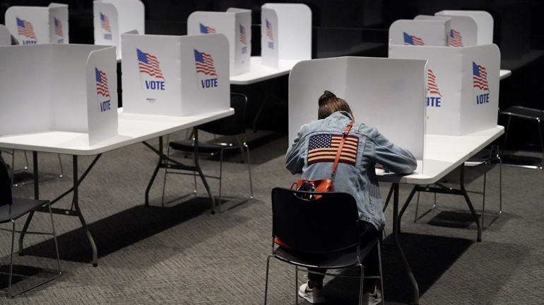 Ο Τραμπ προβλέπεται να επικρατήσει στο Κάνσας, προηγείται στο Οχάιο