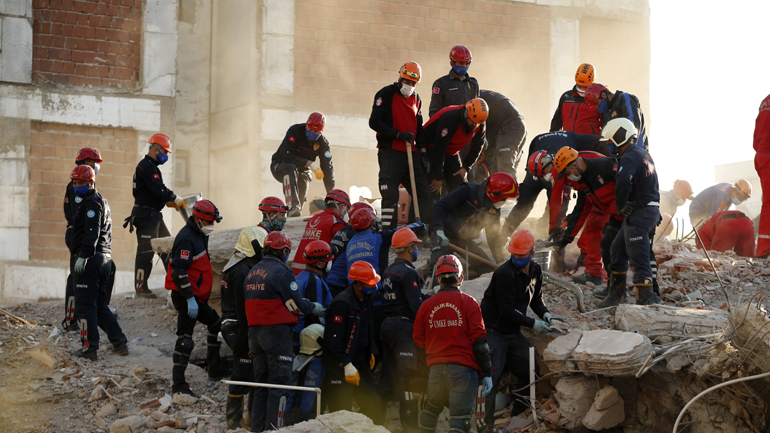 Στους 113 οι νεκροί από τον σεισμό στην Τουρκία