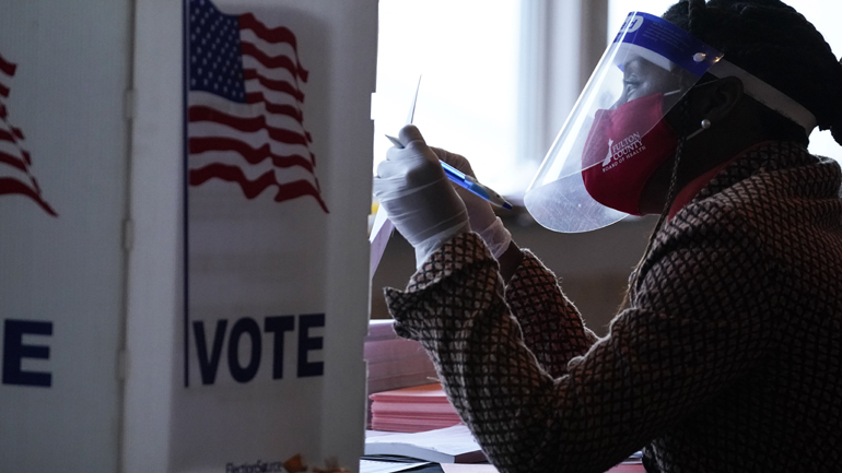 Ο αριθμός των εκλεκτόρων που εξασφαλίζουν Τραμπ-Μπάιντεν