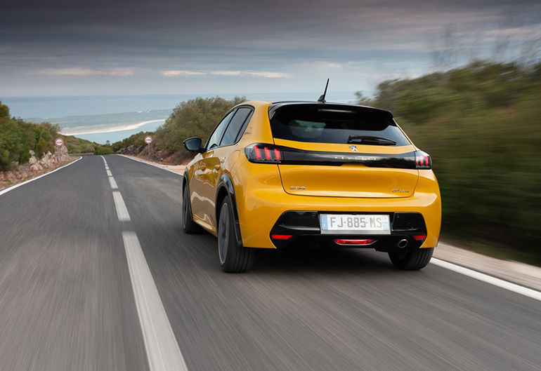 Με τα μοντέλα νέας γενιάς η Peugeot έχει ανέβει όχι μόνο σε επίπεδο αλλά και σε πωλήσεις... (στη φωτό το Peugeot 208)