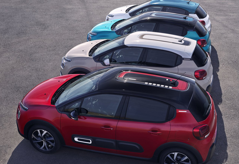 Προσφέρεται στα χρώματα κόκκινο Elixir, μπλε Spring, μαύρο Perla Nera, γκρι Acier, γκρι Platinum, μπεζ της άμμου Sable και λευκό Banquise