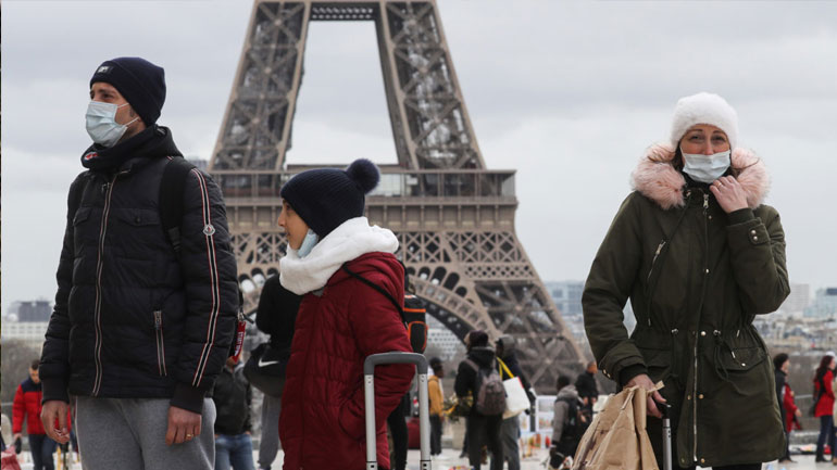 Ο κορωνοϊός οδηγεί την Ευρώπη σε σκληρότερους περιορισμούς