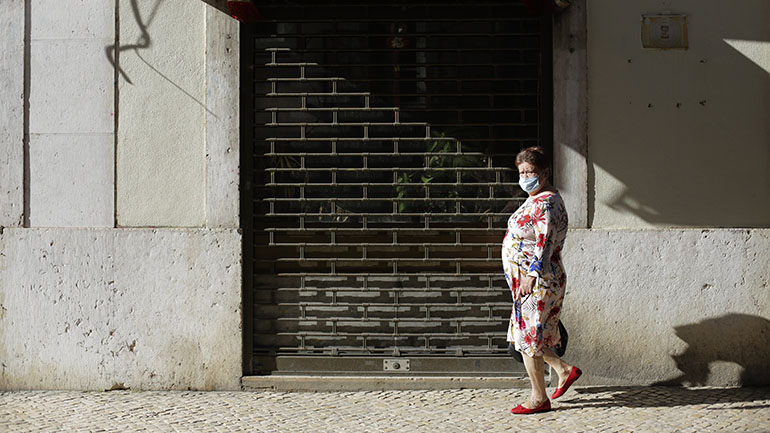 Η Πορτογαλία τίθεται σε μερικό lockdown το οποίο ωστόσο δεν είναι τόσο αυστηρό όσο εκείνο της άνοιξης