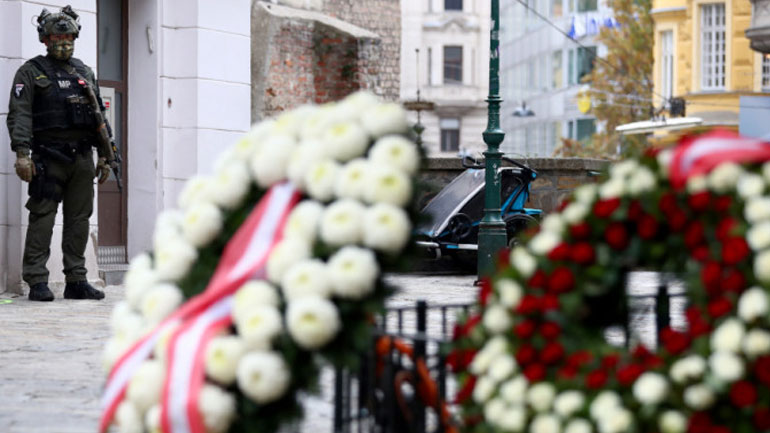 Επίθεση στη Βιέννη: Οι υπηρεσίες πληροφοριών είχαν προειδοποιήσει για αγορά πυρομαχικών από τον δράστη