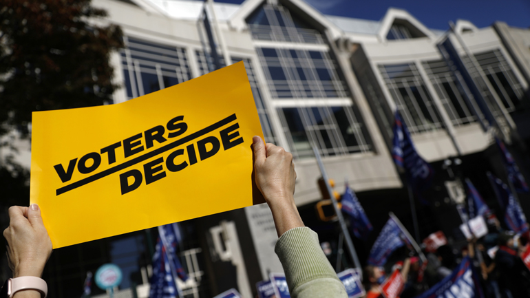 Το επιτελείο Τραμπ μηνύει εκλογικούς αξιωματούχους στη Φιλαδέλφεια