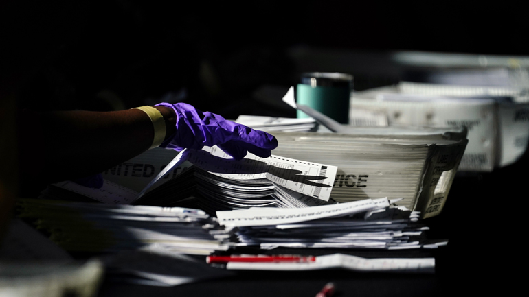 Fox: Ο Μπάιντεν εξασφαλίζει 264 εκλέκτορες, ο Τραμπ 214