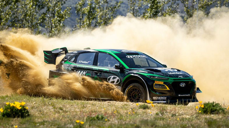 Οδηγός του WRC έφτιαξε το πρώτο αγωνιστικό Hyundai Kona EV