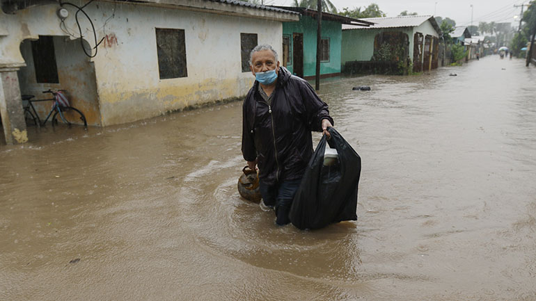 Ο κυκλώνας Ήτα πλήττει την Ονδούρα – Νεκροί και ζημιές στη Νικαράγουα