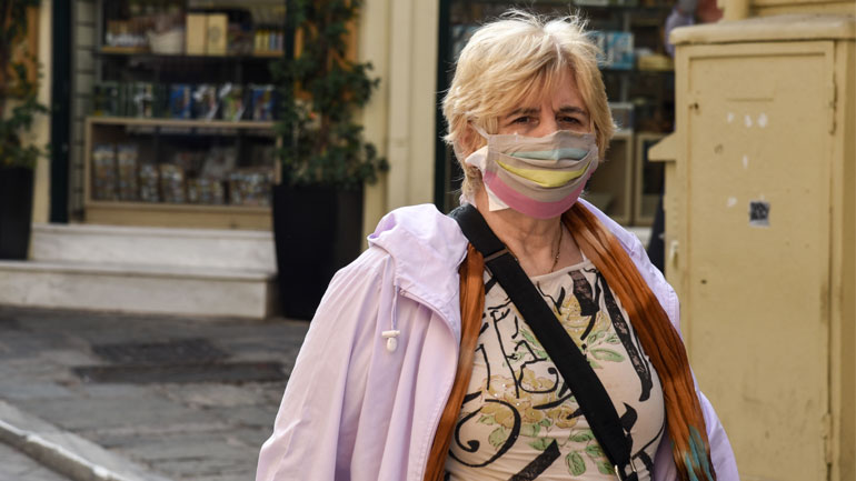 Νέα έρευνα: Οι μάσκες για τον κορωνοϊό δεν μειώνουν τα επίπεδα οξυγόνου ούτε στους ηλικιωμένους