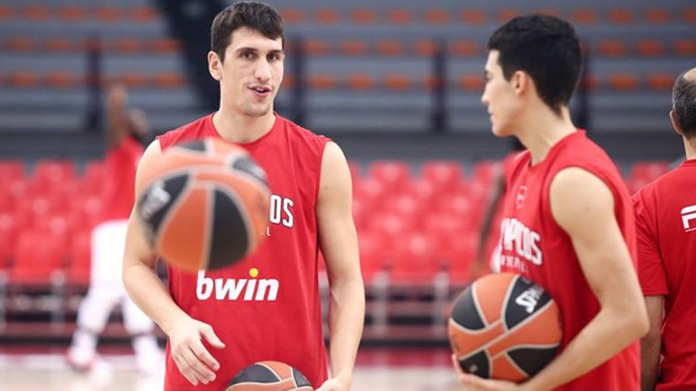 Ολυμπιακός: Στη δωδεκάδα ο Λαρεντζάκης