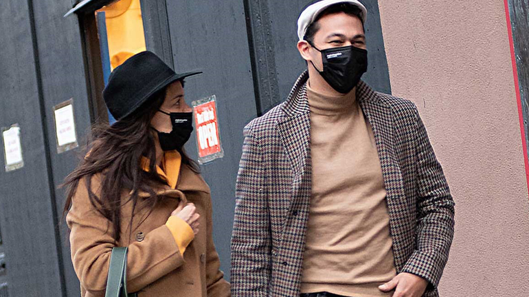 Katie Holmes: Δείτε πώς συνδύασε τα αρβυλάκια της που είναι μεγάλη τάση αυτή τη σεζόν!