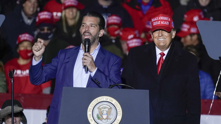 Ο γιος του Τραμπ καλεί τον πατέρα του να εξαπολύσει «ολοκληρωτικό πόλεμο»