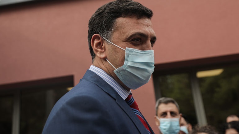 Τροπολογία για τη θωράκιση του ΕΣΥ – Προσλήψεις γιατρών και επίταξη κλινών ιδιωτικών κλινικών