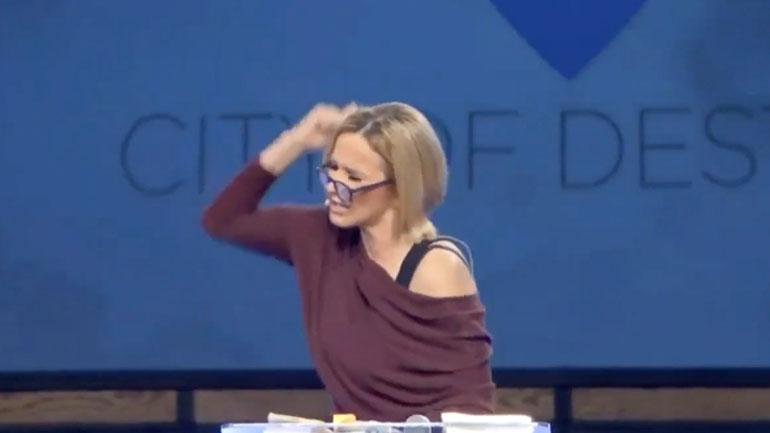 Παρωδία με την «προσευχή» της πνευματικής συμβούλου του Τραμπ