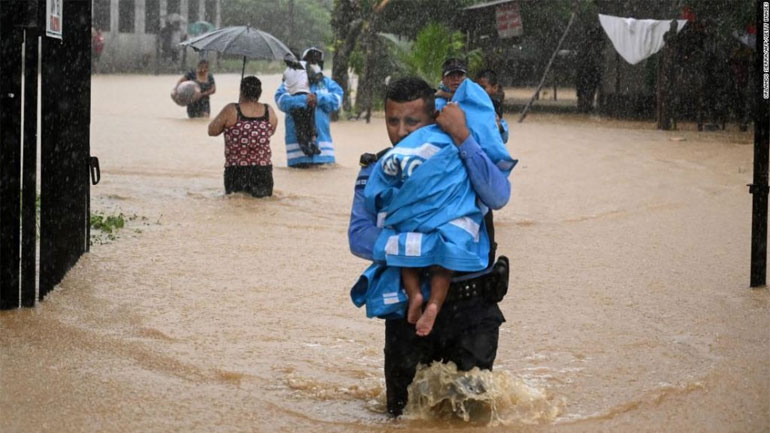 ΗΠΑ: Η καταιγίδα Ήτα άφησε πίσω της περίπου 70 νεκρούς και χιλιάδες άστεγους