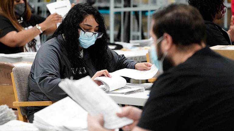 Επανακαταμέτρηση των ψήφων στην Τζόρτζια λόγω της μικρής διαφοράς Μπάιντεν-Τραμπ