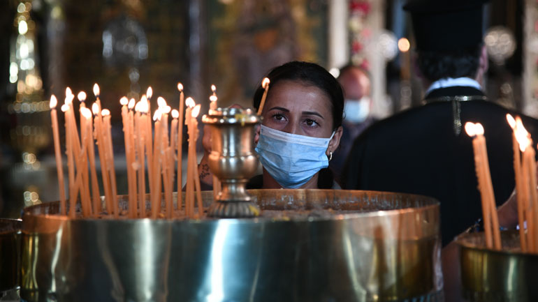 Αναβάλλονται γάμοι, βαπτίσεις – Τι ισχύει για κηδείες και λειτουργίες εν μέσω lockdown