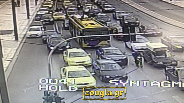 Η μεγαλύτερη έξοδος των τελευταίων ετών: Πρωτοφανής συμφόρηση στην Αθήνα και στις εξόδους της πόλης