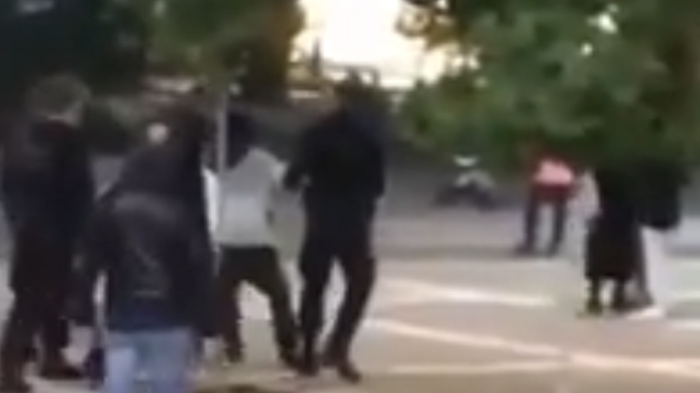 Αστυνομική βία στην πλατεία της Ξάνθης καταγγέλλουν νεαροί