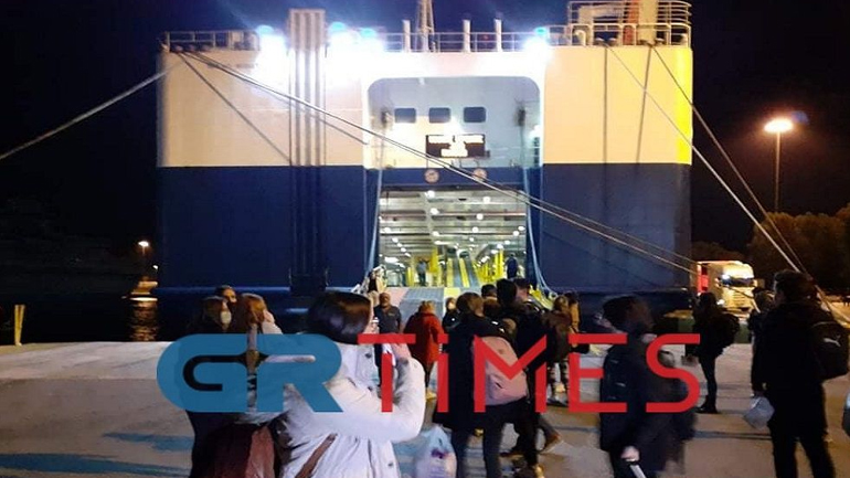 Διανυκτέρευση στο πλοίο για φοιτητές από την Κρήτη