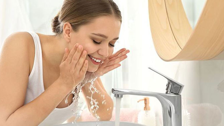 Ξέρουμε που μπορείτε να βρείτε το ιδανικό face scrub για την καραντίνα!