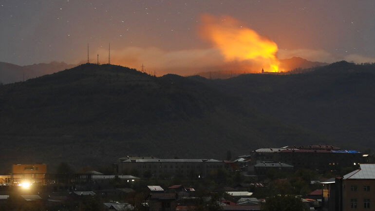 Ναγκόρνο Καραμπάχ: Μακρόν και Πούτιν επιμένουν στην αναγκαιότητα να τερματιστούν οι συγκρούσεις