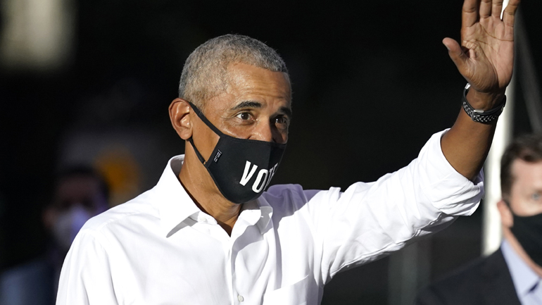Ο Μπαράκ Ομπάμα χαιρέτισε την «ιστορική» νίκη του Τζο Μπάιντεν