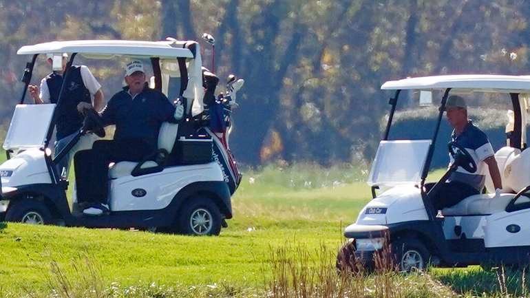 Ο Τραμπ έπαιζε γκολφ όταν ο Μπάιντεν αναδεικνυόταν νικητής 