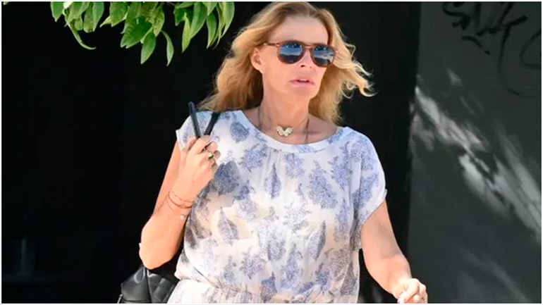 Τζένη Μπαλατσινού: Stylish εμφάνιση στο κέντρο της πόλης στον 8ο μήνα της εγκυμοσύνης της