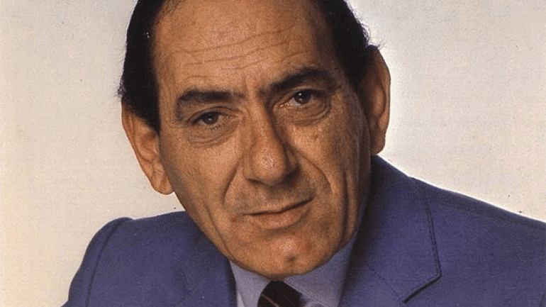 Σαν σήμερα γεννήθηκε ο κορυφαίος ερμηνευτής του λαϊκού τραγουδιού, Στράτος Διονυσίου