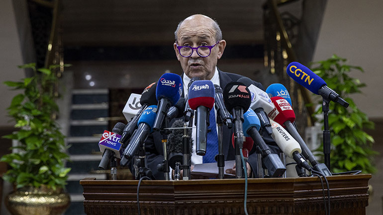 Ο Αιγύπτιος πρόεδρος και ο Γάλλος ΥΠΕΞ συζήτησαν τρόπους ενίσχυσης της συνεργασίας τους ενάντια στην τρομοκρατία