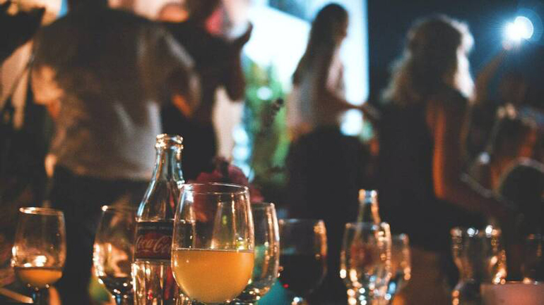 Πάρτι… 150 ατόμων στην Αχαΐα – Προσαγωγές και πρόστιμα από την αστυνομία