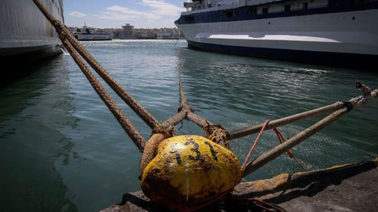 Προσάραξη επιβατηγού πλοίου έξω από το λιμάνι της Καρπάθου Προσάραξη επιβατηγού πλοίου έξω από το λιμάνι της Καρπάθου