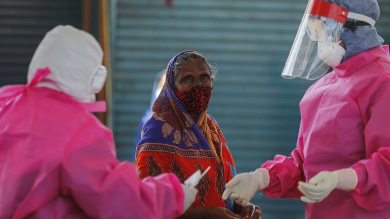 Ακόμα 13 άνθρωποι έχασαν τη ζωή τους από επιπλοκές του κορωνοϊού στην Αίγυπτο