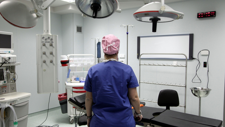 Χειρουργοί σε ελληνικό νοσοκομείο «ξέχασαν» σπάτουλα 23,7 εκ. στην κοιλιά ασθενούς
