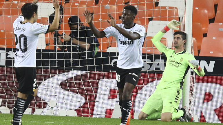 Με τρία πέναλτι η Βαλένθια, 4-1 τη Ρεάλ